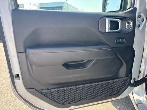 Used 2023 Jeep Wrangler Unlimited Sahara image 12