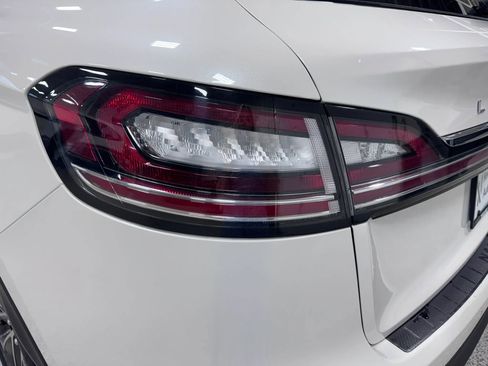 Used 2022 Lincoln Nautilus Reserve AWD/4WD image 12