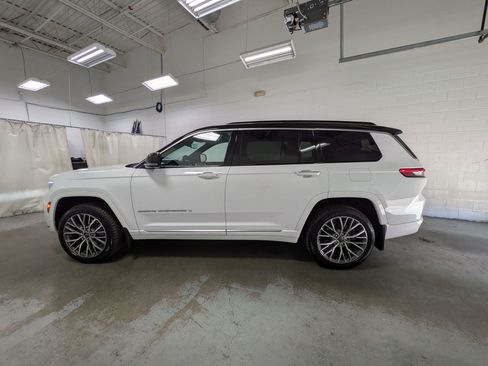 Used 2024 Jeep Grand Cherokee L Summit AWD/4WD image 10