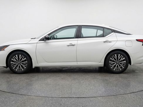 Used 2025 Nissan Altima 2.5 SV image 5