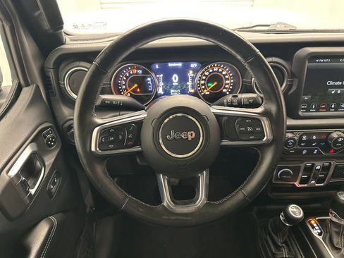 Used 2018 Jeep Wrangler Unlimited Sahara image 18