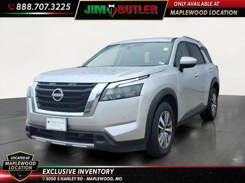 Used 2025 Nissan Pathfinder SL AWD/4WD image 1