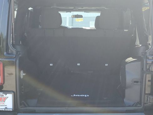 Used 2012 Jeep Wrangler Unlimited Sahara w/ Dual Top Group AWD/4WD image 7
