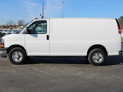 Used 2021 Chevrolet Express 2500 w/ Driver Convenience Package image 7