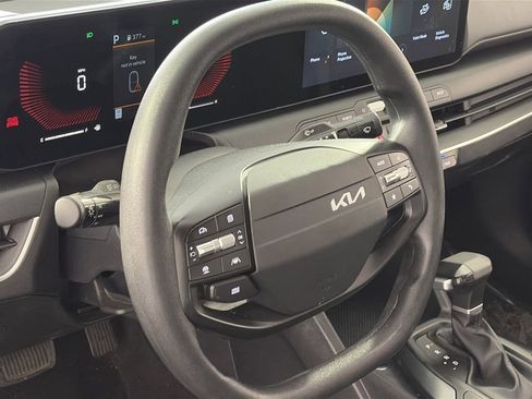 Used 2025 Kia K4 FWD image 13