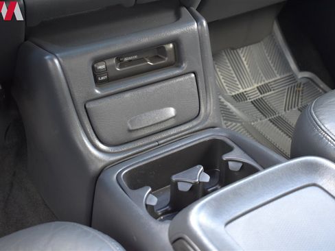 Used 2002 Chevrolet Silverado 2500 LS w/ Electrical Convenience Pkg AWD/4WD image 17