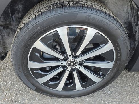 Used 2022 Mercedes-Benz GLB 250 w/ Premium Package Lite image 26