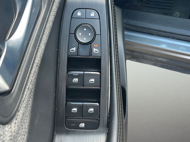 Used 2023 Nissan Rogue SV FWD image 14