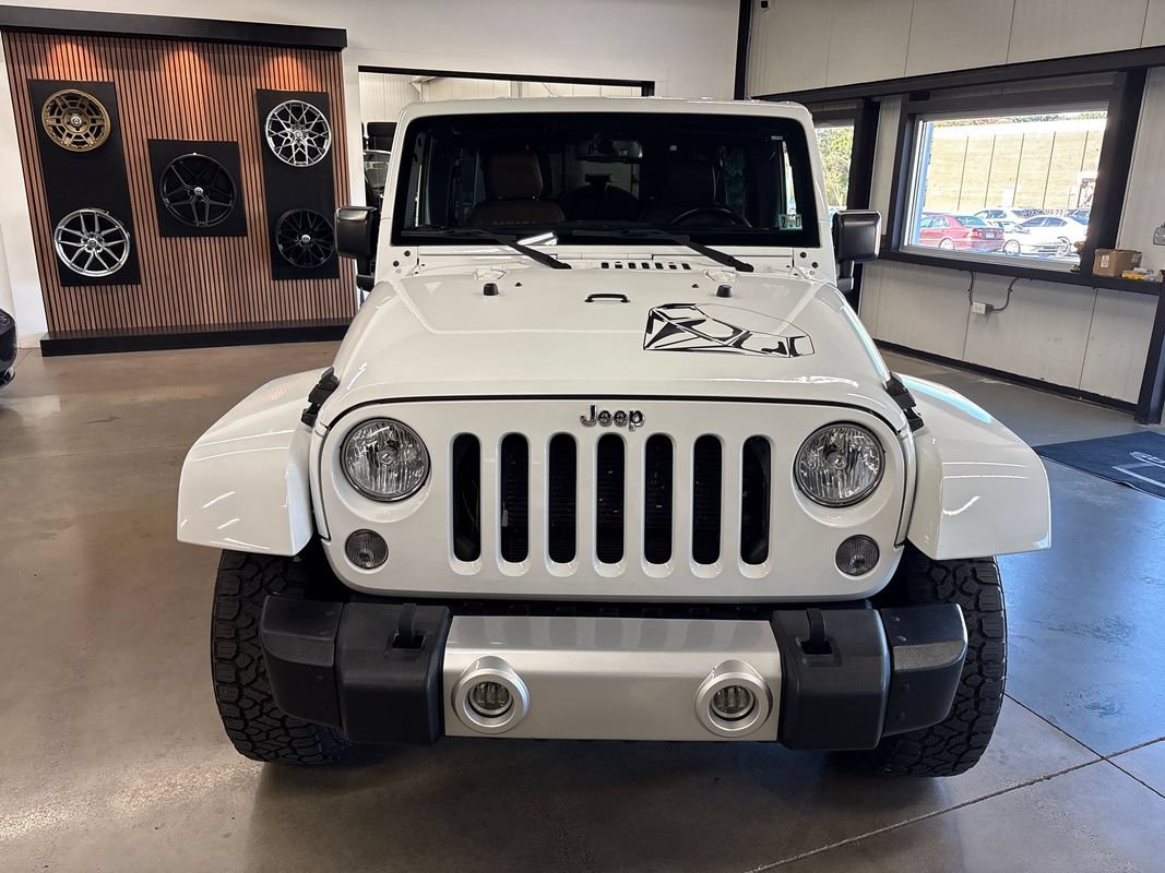 Used 2015 Jeep Wrangler Unlimited Sahara w/ Connectivity Group AWD/4WD image 19