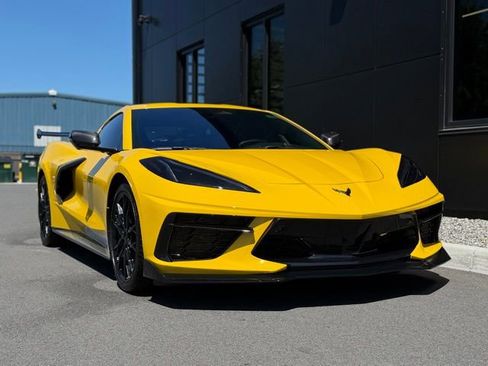 Used 2025 Chevrolet Corvette Stingray Preferred Cpe w/ Z51 Performance Package RWD image 11