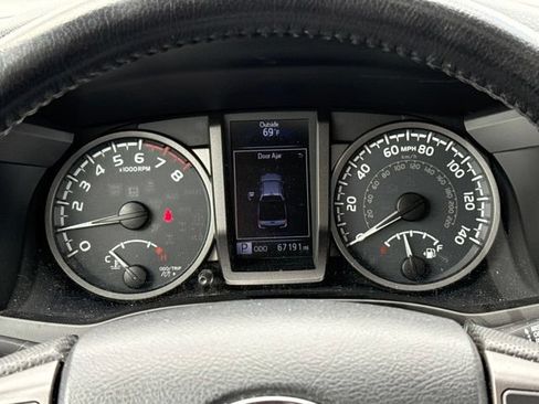 Used 2016 Toyota Tacoma TRD Sport AWD/4WD image 48