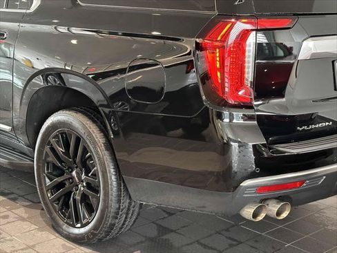 Used 2023 GMC Yukon XL Denali AWD/4WD image 6