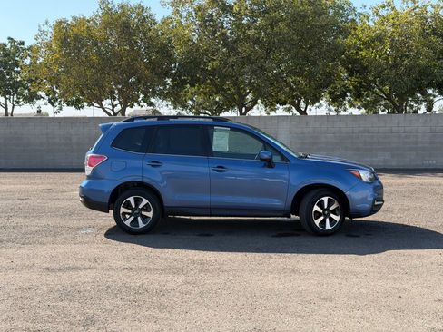 Used 2018 Subaru Forester 2.5i Limited AWD/4WD image 2