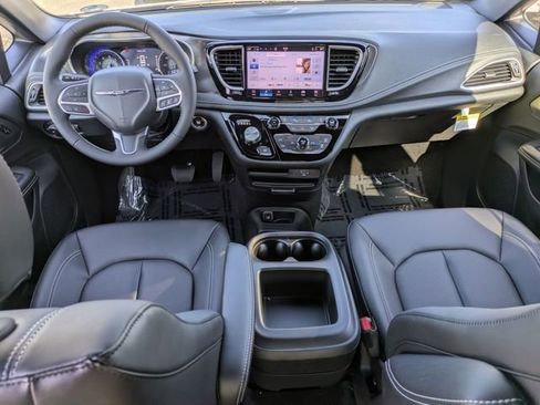 New 2026 Chrysler Pacifica Select FWD image 22