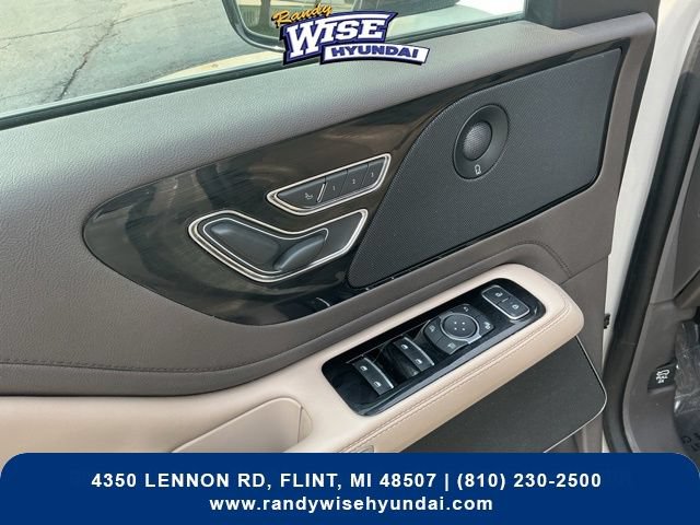 Used 2020 Lincoln Aviator Reserve w/ Elements Package Plus AWD/4WD image 17