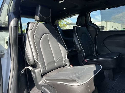 Used 2023 Chrysler Pacifica Limited w/ Uconnect Theater Family Group AWD/4WD image 19