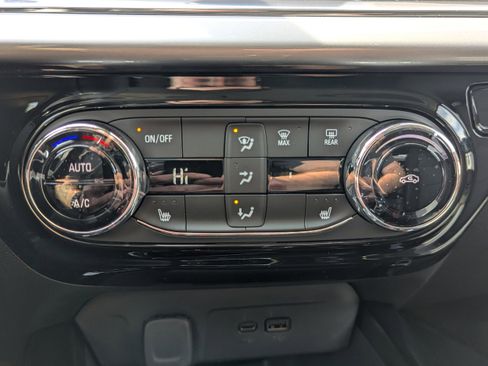 New 2026 Chevrolet Trax LT w/ LT Convenience Package image 11