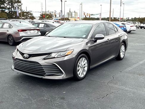 Used 2023 Toyota Camry LE image 7