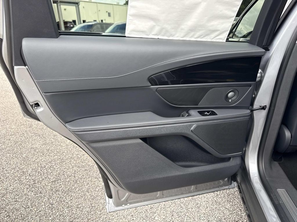 New 2026 Lincoln Nautilus Reserve AWD/4WD image 13