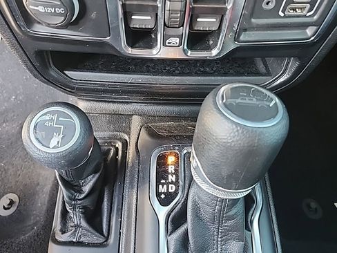 Used 2022 Jeep Gladiator Willys image 10