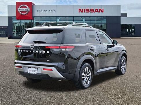 Used 2024 Nissan Pathfinder SL FWD image 4