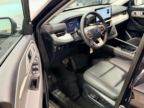 New 2026 Ford Explorer Active w/ Active Comfort Package RWD image 10