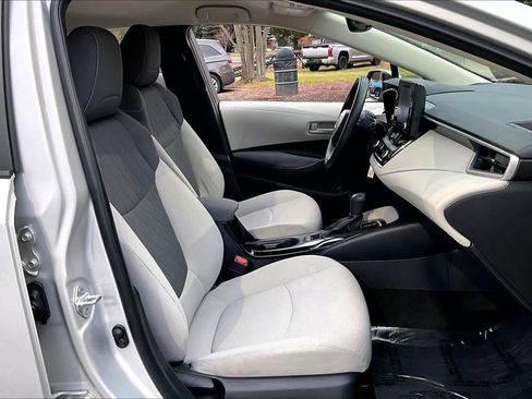 Used 2022 Toyota Corolla LE image 8