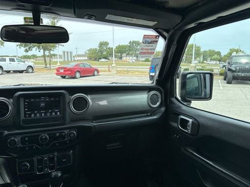 Used 2019 Jeep Wrangler Unlimited Sahara image 51