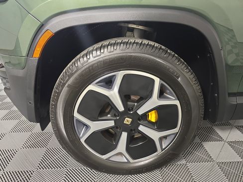 Used 2023 Rivian R1S Adventure image 9