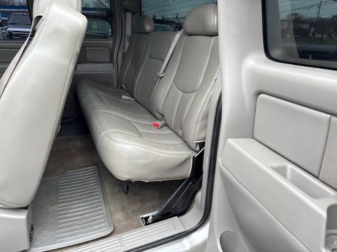 Used 2006 GMC Sierra 2500 SLT w/ Heavy-Duty Power Package image 6