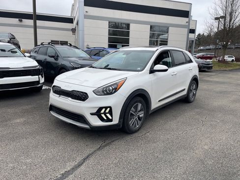 Certified 2022 Kia Niro LXS image 3