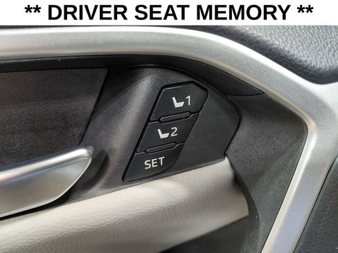 Used 2022 Toyota RAV4 Limited AWD/4WD image 10