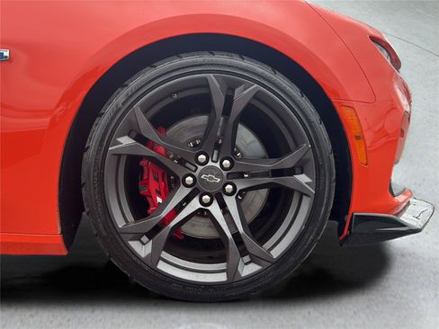 Used 2020 Chevrolet Camaro SS RWD image 29