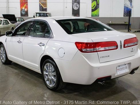 Used 2012 Lincoln MKZ FWD image 4