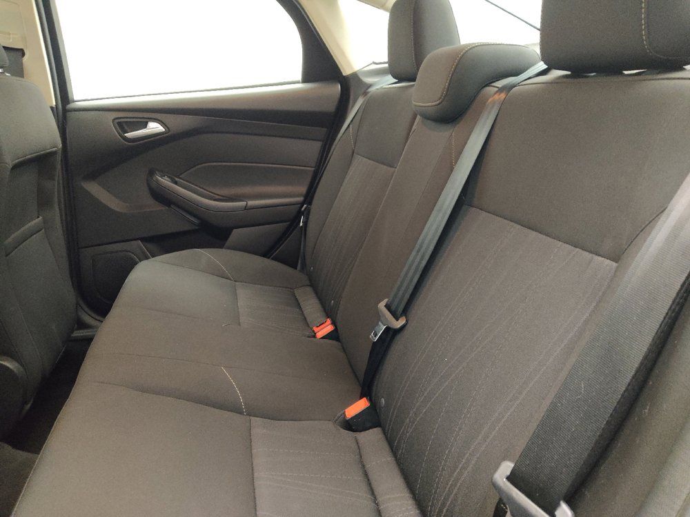 Used 2017 Ford Focus SE FWD image 18