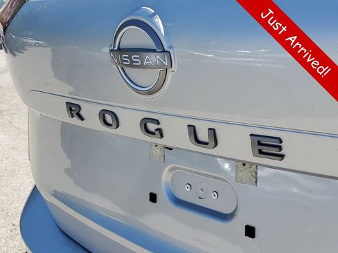 Used 2025 Nissan Rogue S AWD/4WD image 7