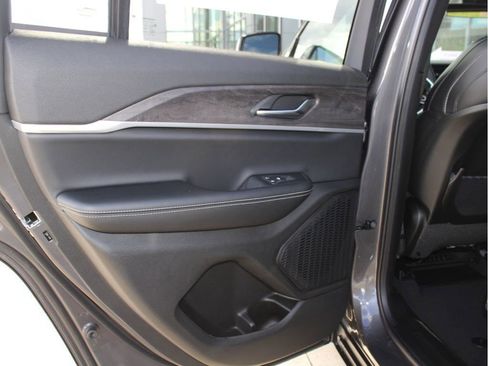 New 2025 Jeep Grand Cherokee Limited image 28