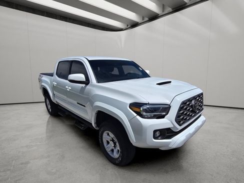 Used 2021 Toyota Tacoma TRD Sport w/ Technology Package AWD/4WD image 7