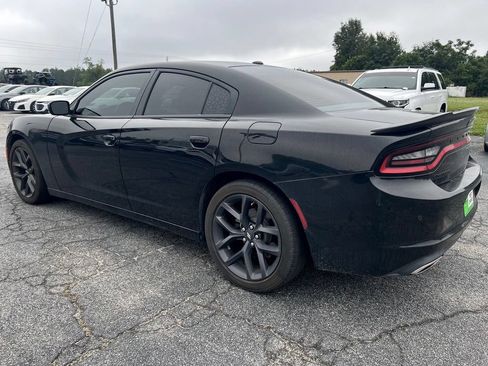 Used 2020 Dodge Charger SXT w/ Blacktop Package RWD image 13