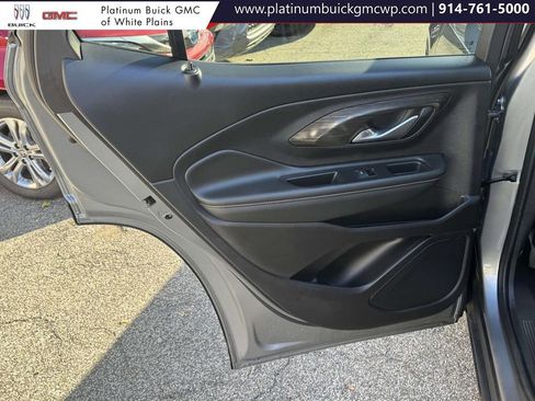 Used 2024 GMC Terrain SLE w/ Driver Convenience Package image 11