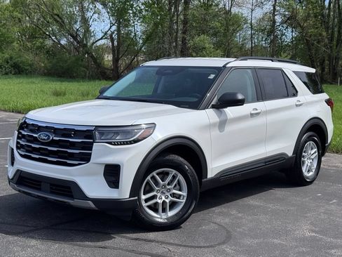 New 2026 Ford Explorer Active AWD/4WD image 2