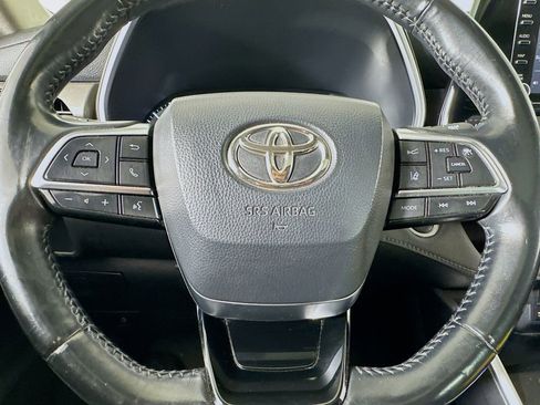 Used 2020 Toyota Highlander XLE AWD/4WD image 36