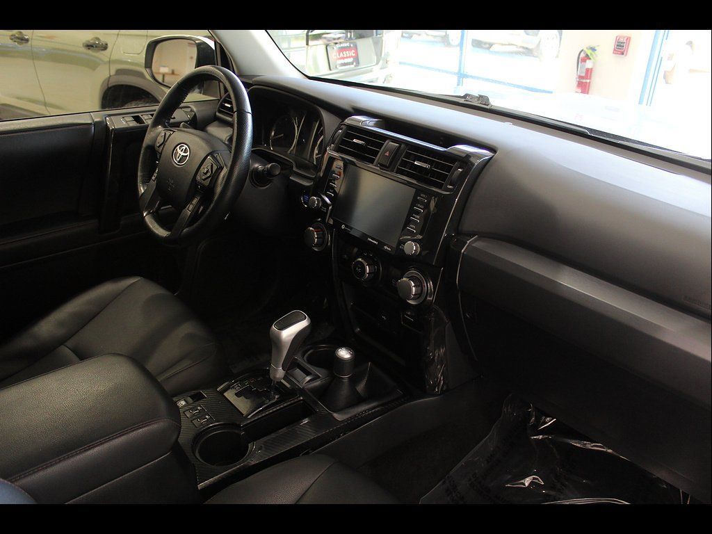 Used 2024 Toyota 4Runner TRD Off-Road Premium AWD/4WD image 23