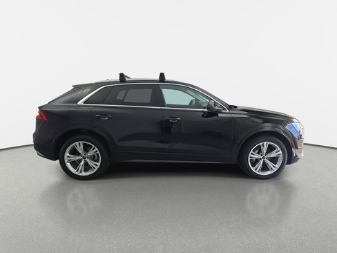 Used 2023 Audi Q8 Premium image 4