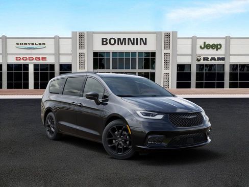 New 2026 Chrysler Pacifica Select w/ S Appearance Package image 5