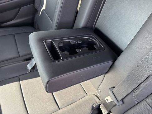 Used 2022 Chevrolet Suburban RST w/ Sport Performance Package image 32