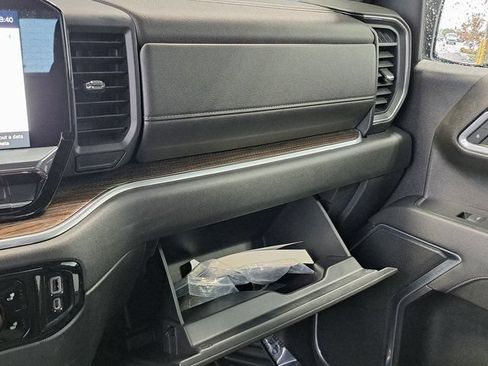 Used 2022 Chevrolet Silverado 1500 LT AWD/4WD image 17