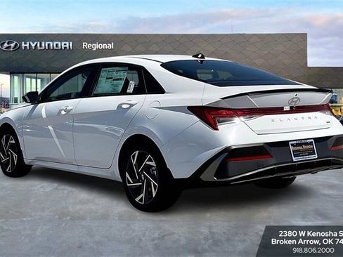 New 2025 Hyundai Elantra SEL image 7