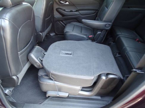Used 2018 Chevrolet Traverse AWD LT w/ 2LT image 41