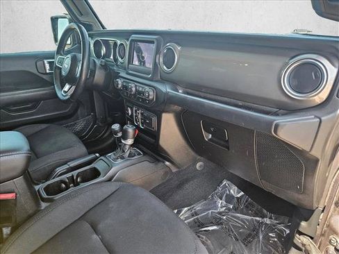 Used 2019 Jeep Wrangler Unlimited Sahara AWD/4WD image 22